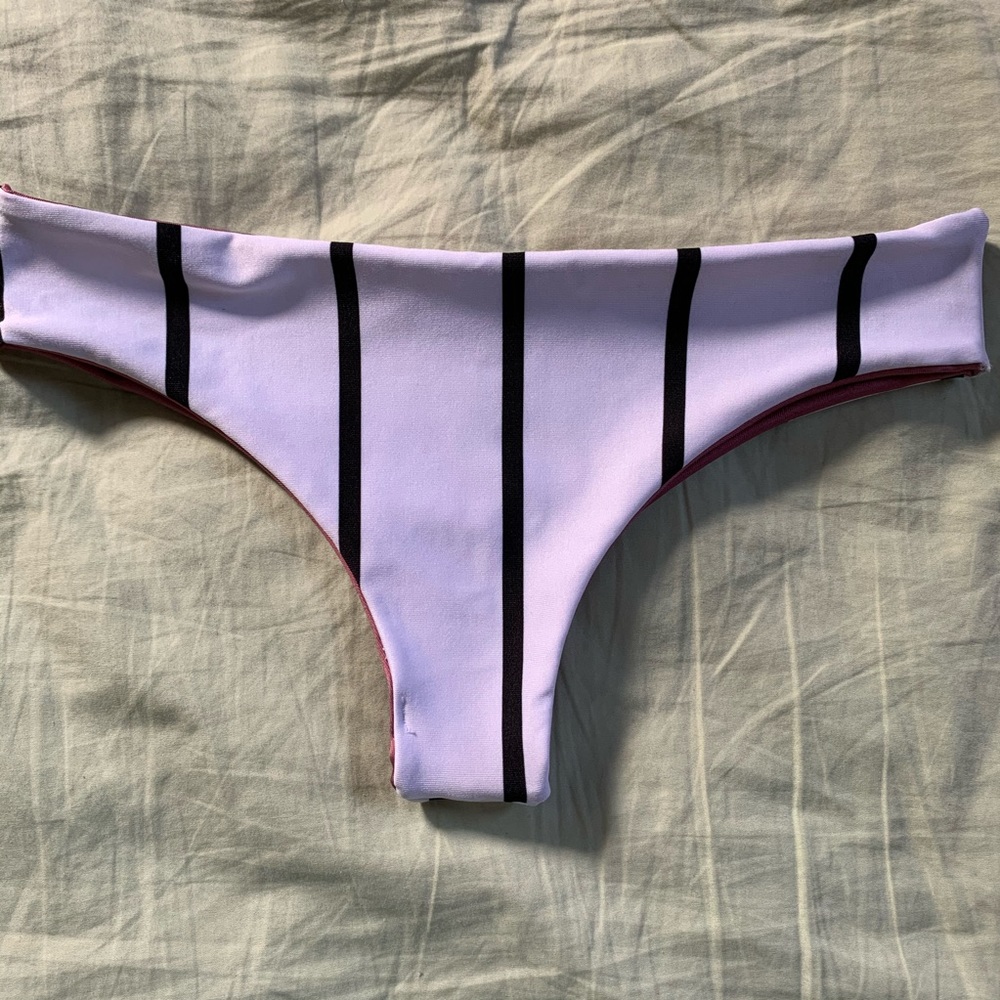 Reversible bikini bottom